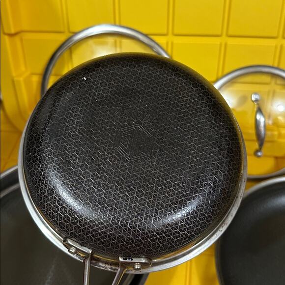 HEXCLAD 6 Piece Nonstick Stainless Steel Frying Pan Set 8”, 10” 12” and Wok $600 - Picture 11 of 12